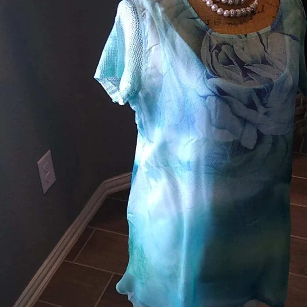 One World Blue Rose Print Tunic sz L